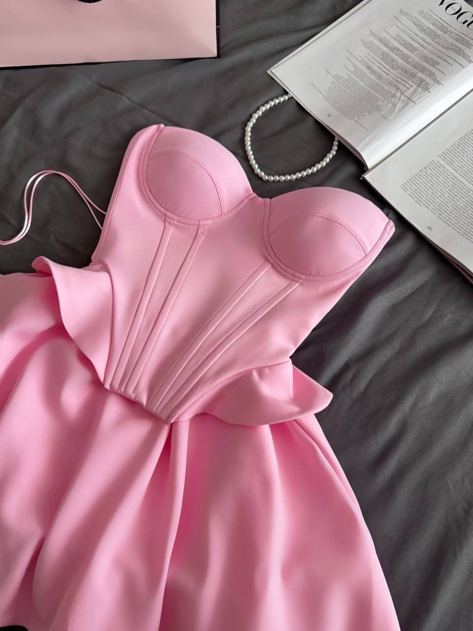 красное платье с корсетом,корсетное платье с пышной юбкой баллон красное,платье с корсетом,мини платье с корсетом,бархатное платье с корсетом