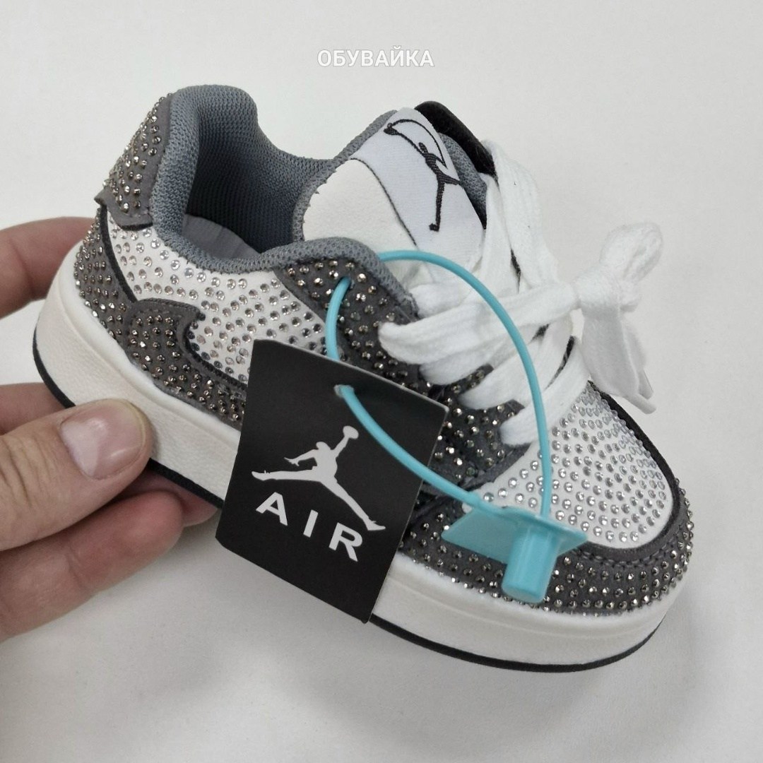 кроссовки со стразами,кроссовки,блестящие кроссовки,air jordan 1 mid se space jam,кроссовки женские черные