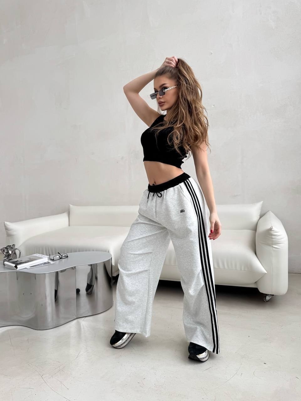 брюки карго с лампасами широкие y2k styfash,спортивные штаны широкие женские,спортивные женские штаны,широкие спортивные штаны,спортивные штаны клеш