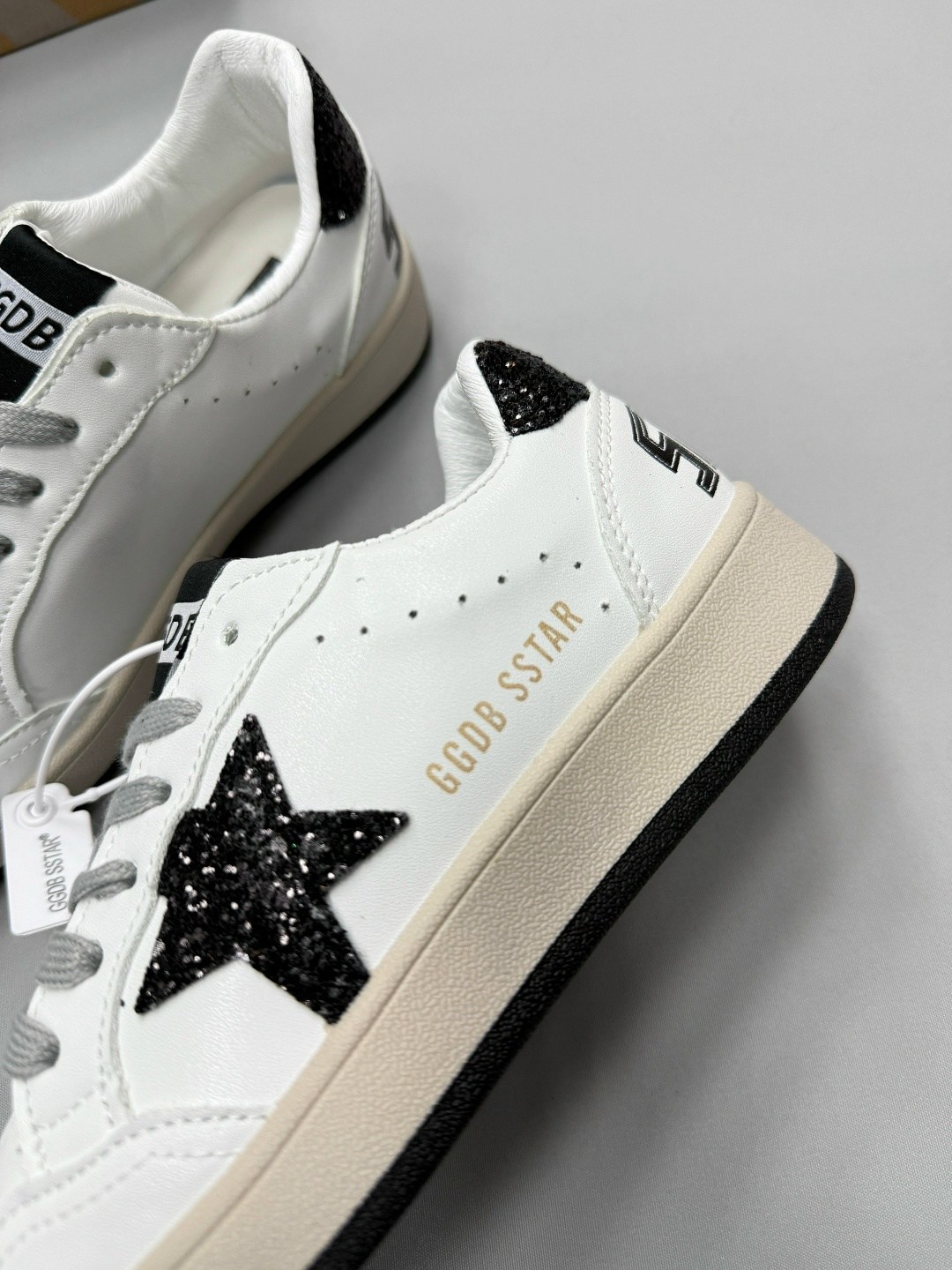 кроссовки golden goose с пайетками на платформе,кеды golden goose,,кеды super-star с блестками golden goose черный,кроссовки golden goose