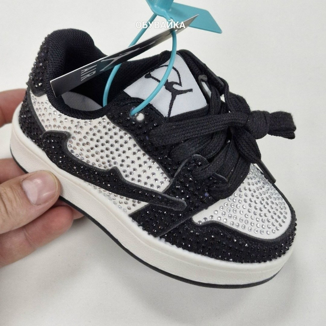 кроссовки со стразами,кроссовки,блестящие кроссовки,air jordan 1 mid se space jam,кроссовки женские черные