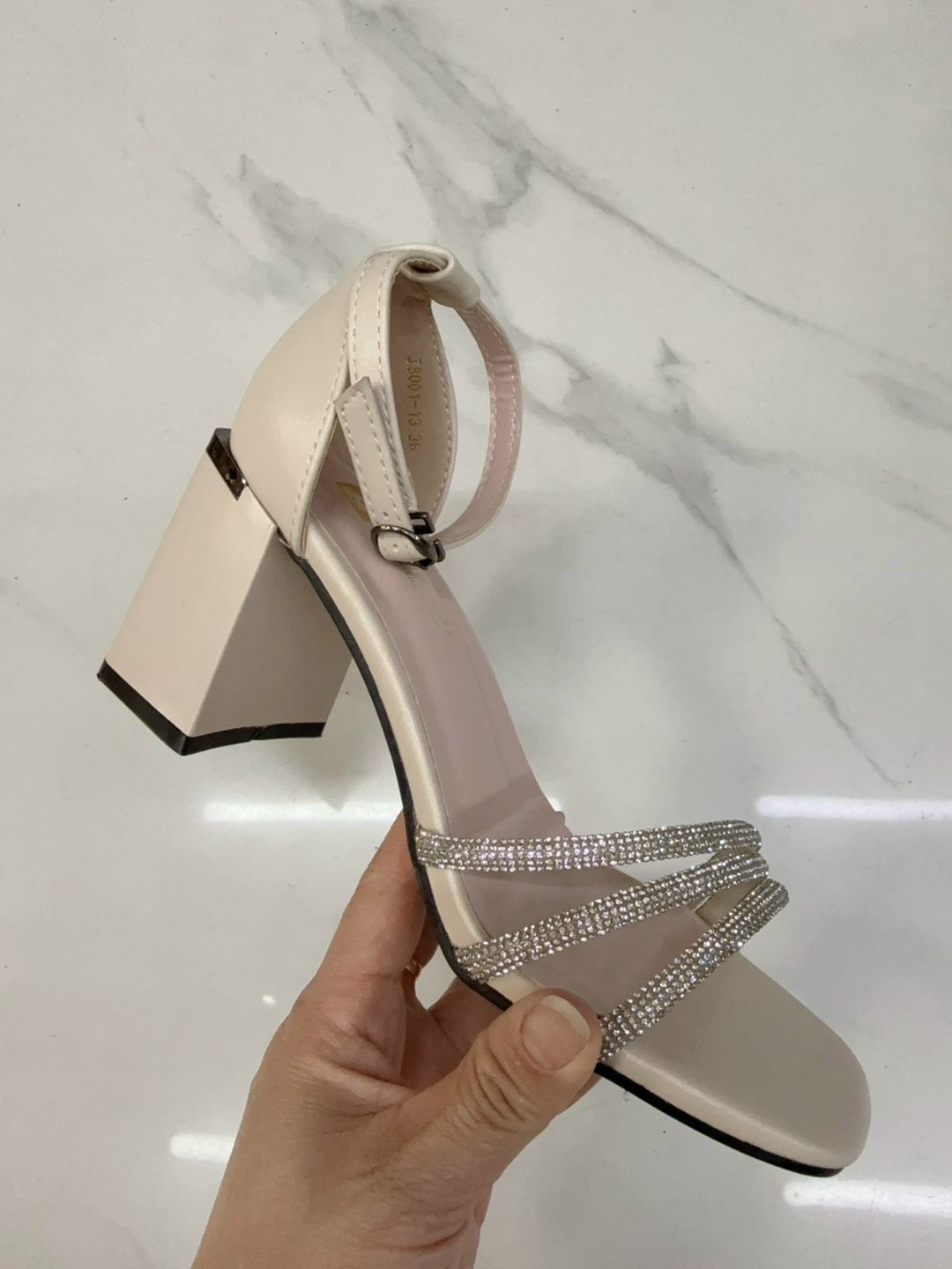 стильные босоножки,женские босоножки,,женская ,босоножки bai sen