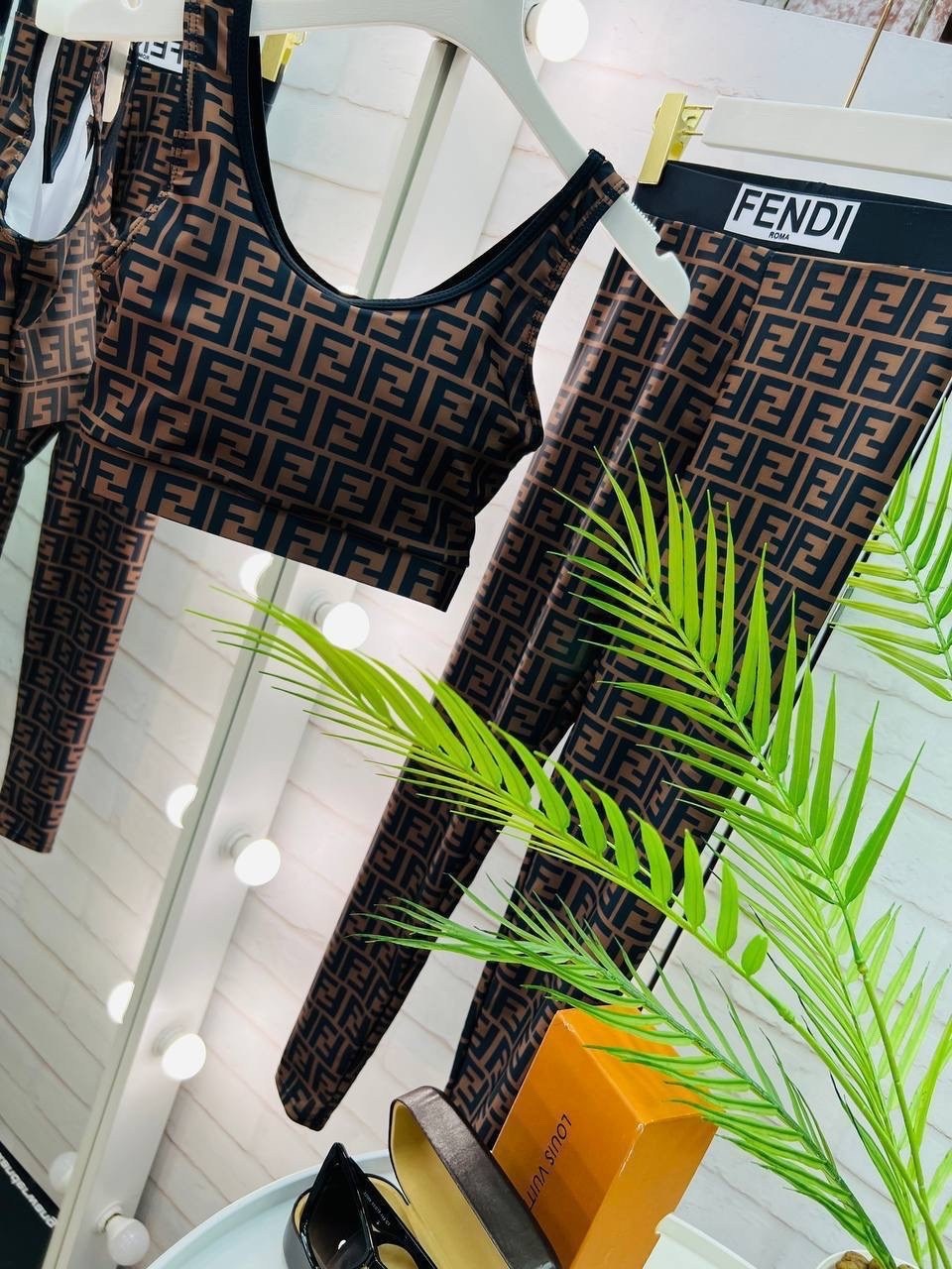 костюм спортивный fendi,костюм fendi,комплект одежды fendi,костюм фенди женский,костюм для спорта