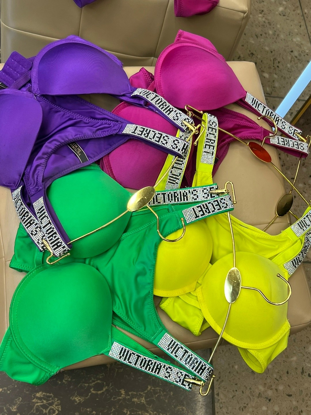 комплект виктория сикрет со стразами,комплект нижнего белья,женские комплекты белья,комплект женского нижнего белья,яркий комплект