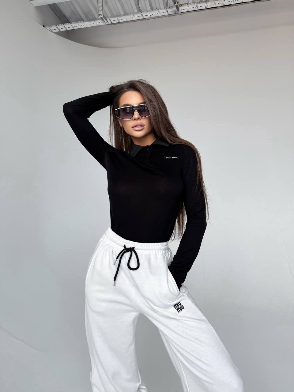 брюки широкие,штаны широкие спортивные,костюм белый,белые брюки,спортивные штаны палаццо