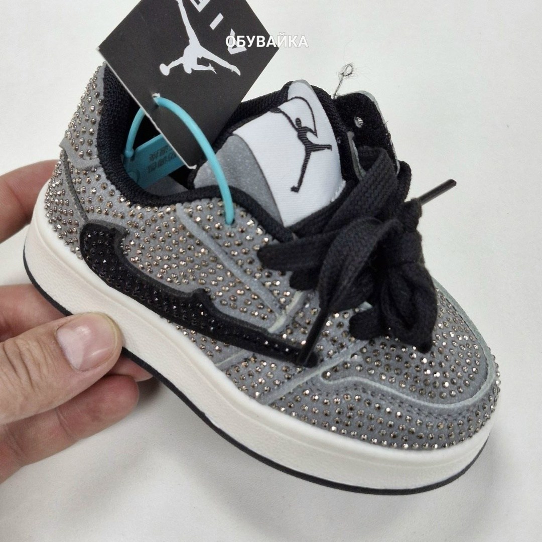 кроссовки со стразами,кроссовки,блестящие кроссовки,air jordan 1 mid se space jam,кроссовки женские черные