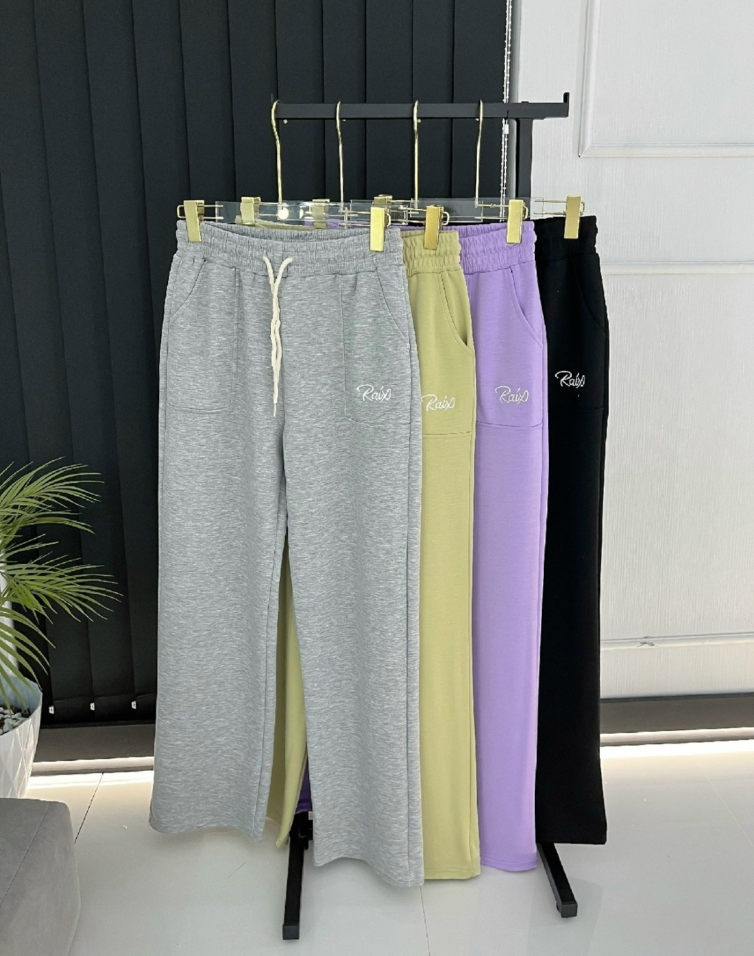 брюки свободные,повседневные брюки,спортивные брюки,брюки светлые,широкие брюки