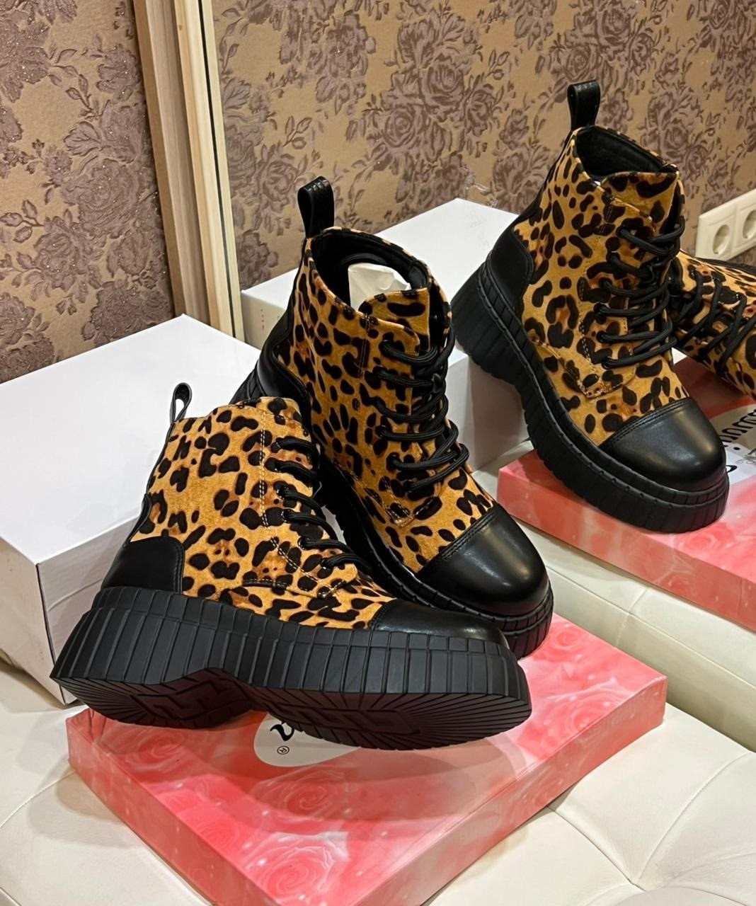 ,женские ботинки,ботинки модные,женская ,ботинки louis vuitton