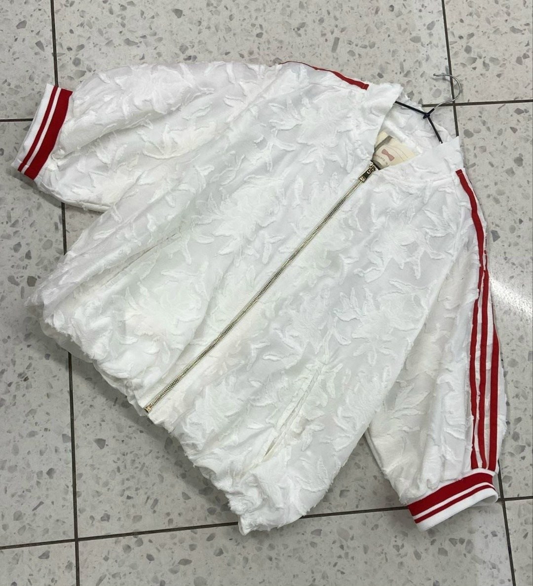 куртка бомбер,куртка белая,куртка женская,куртка,спортивная куртка