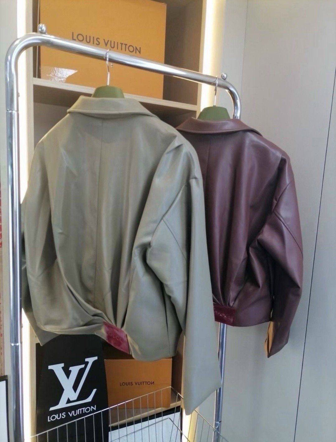 кожаная куртка,женская кожаная куртка,кожаная куртка бомбер,кожаный бомбер,мужская кожаная куртка