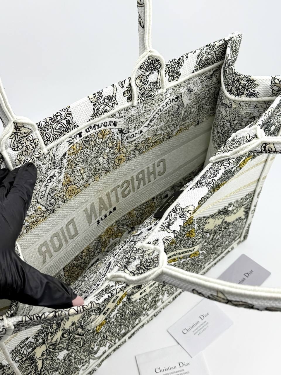 dior сумка,christian dior сумка,сумка кристиан диор голубая,женская сумка-тоут christian dior book tote с синим рисунком,сумка женская christian dior