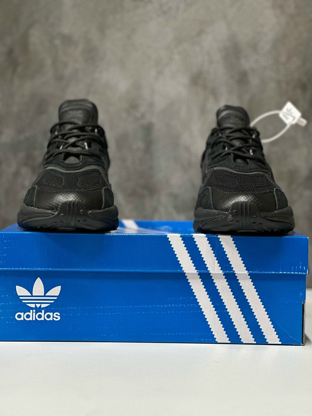 мужские кроссовки adidas ozweego,кроссовки adidas ozweego,кроссовки,adidas кроссовки,мужские кроссовки adidas originals ozweego