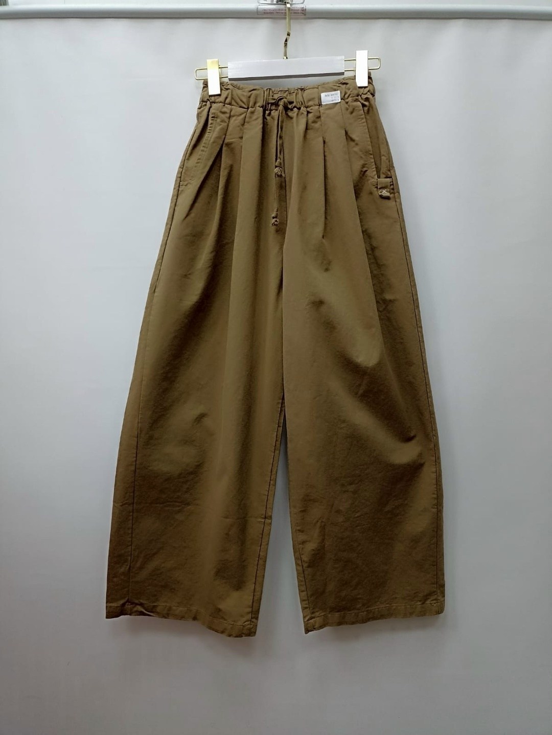 брюки uniform bridge balloon crop chino pants бежевый,широкие брюки,брюки прямые,повседневные брюки,свободные брюки