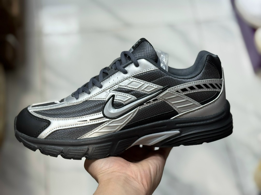 кроссовки nike initiator,nike initiator белый черный,женские кроссовки nike initiator white metallic silver black fq6873-101,мужские кроссовки nike initiator,nike initiator