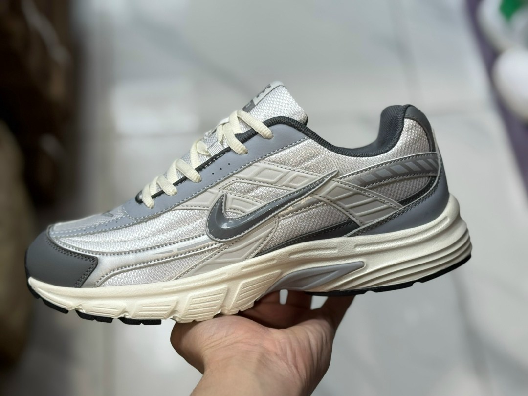 кроссовки nike initiator,nike initiator белый черный,женские кроссовки nike initiator white metallic silver black fq6873-101,мужские кроссовки nike initiator,nike initiator