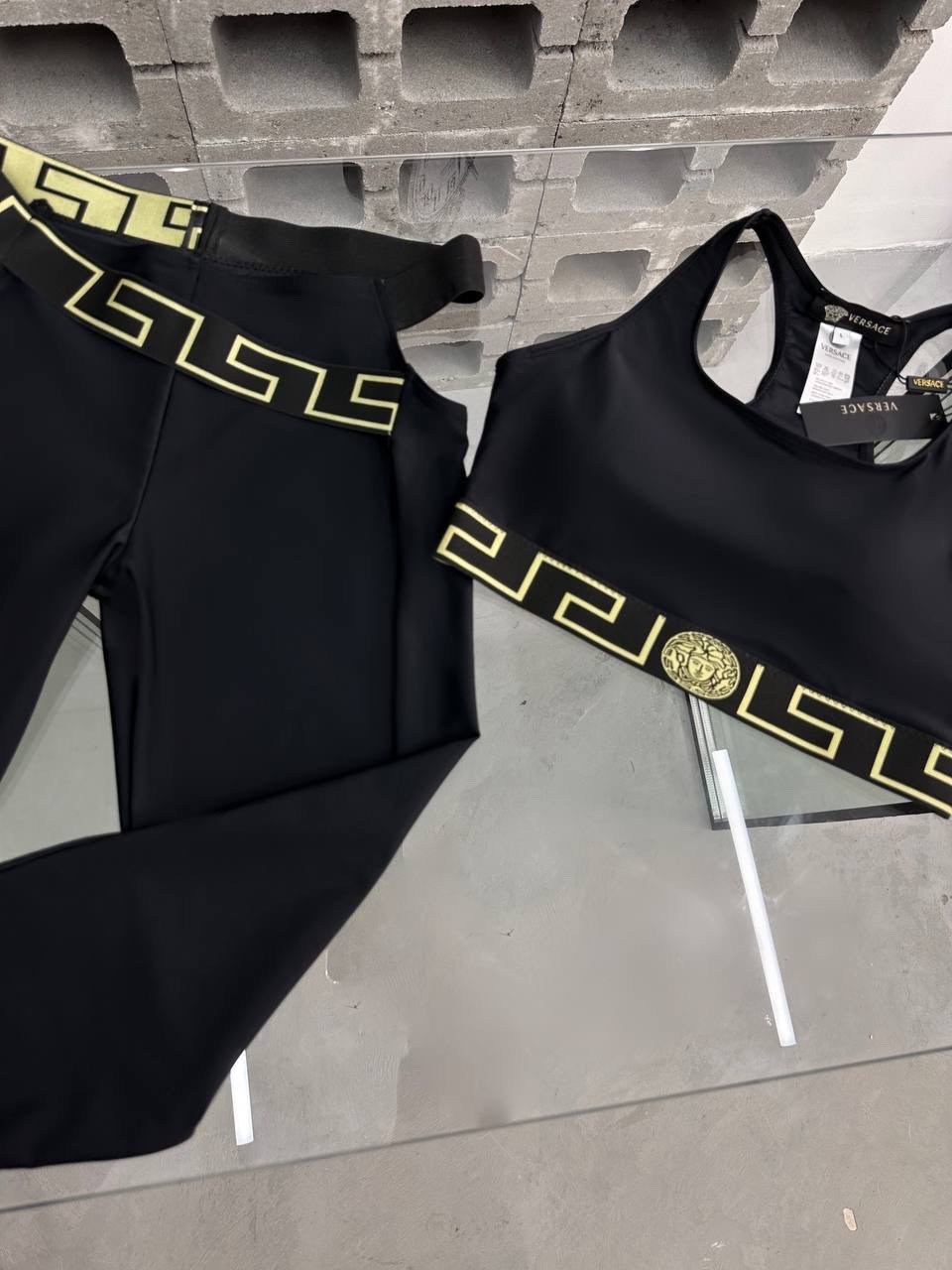 девушка,костюм женский,женский спортивный костюм,костюм спортивный,костюм топ