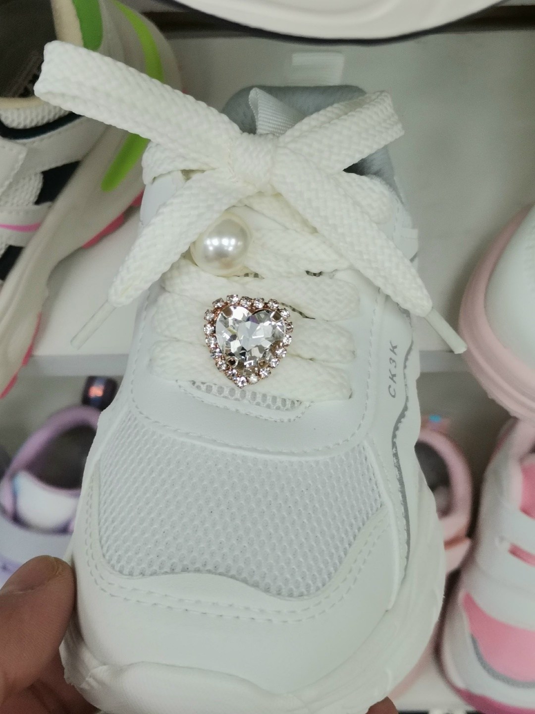 женские кроссовки,украшение для обуви,кроссовки женские белые,массивные кроссовки,украшения для шнурков