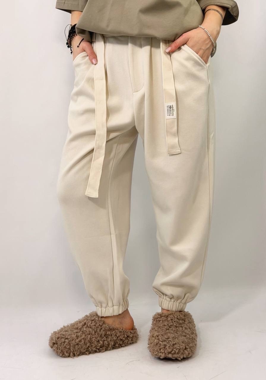 брюки джоггеры,джоггеры спортивные трикотажные женские бежевого цвета,брюки трикотажные,брюки женские джоггеры,брюки бежевые