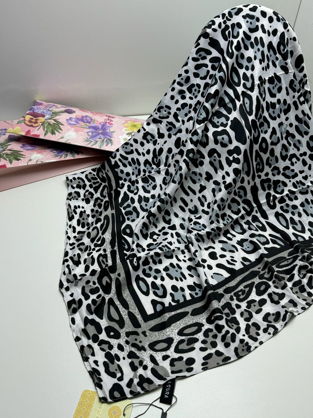 платки шелковые,платок леопардовый,платки женские,шарф платок женский,платки и шарфы