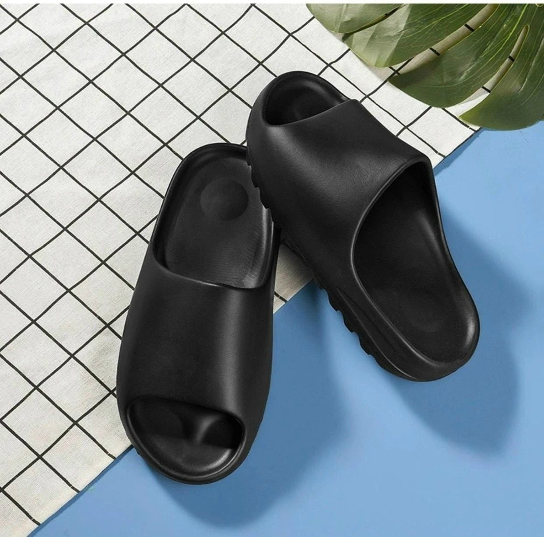 шлепки yeezy slide,модные резиновые шлепки,шлепанцы женские,шлепки женские резиновые для бассейна,шлепки резиновые женские