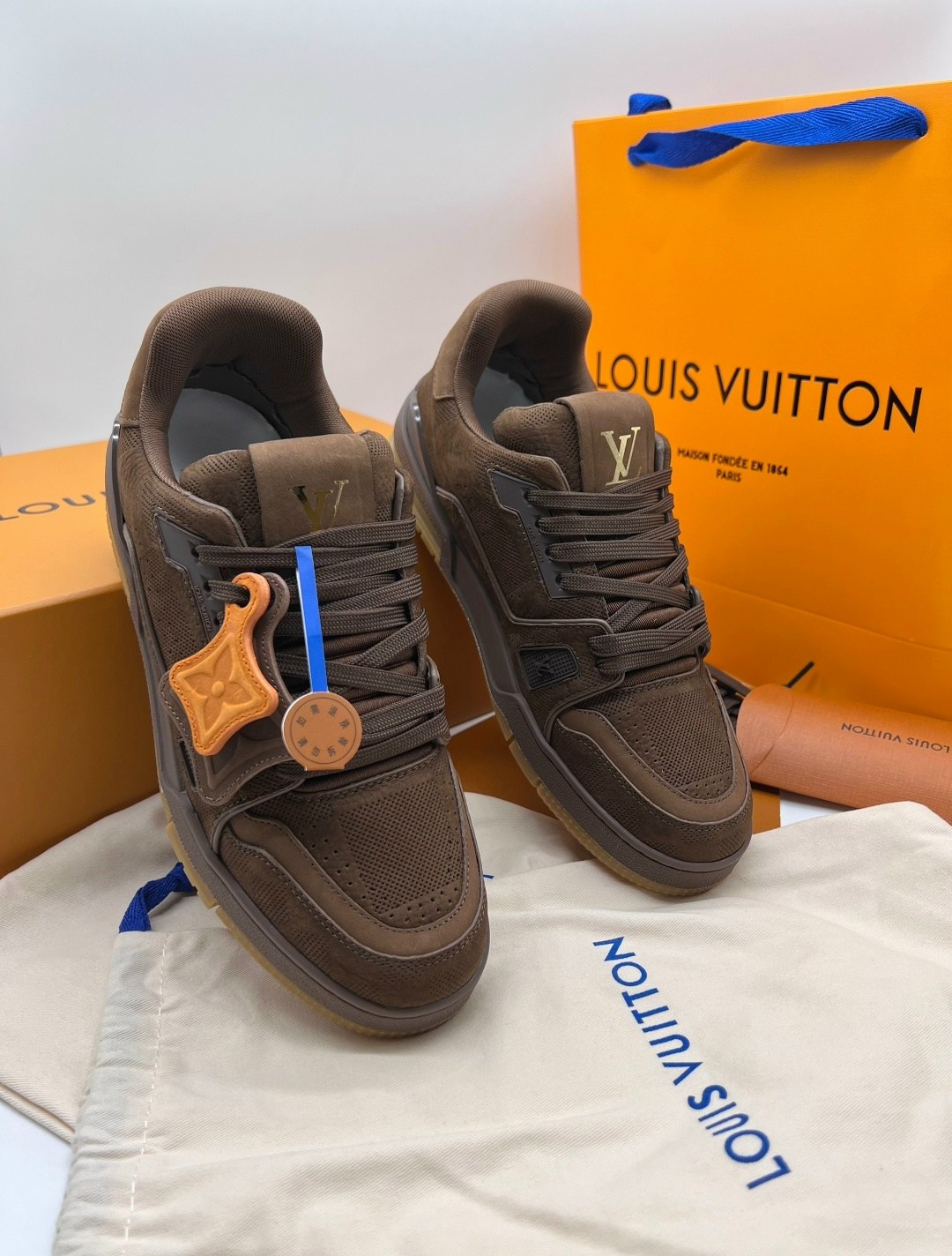 кроссовки louis vuitton trainer,louis vuitton кроссовки,кроссовки louis vuitton мужские,мужские кожаные кроссовки louis vuitton trainer серые,кроссовки луи виттон trainer