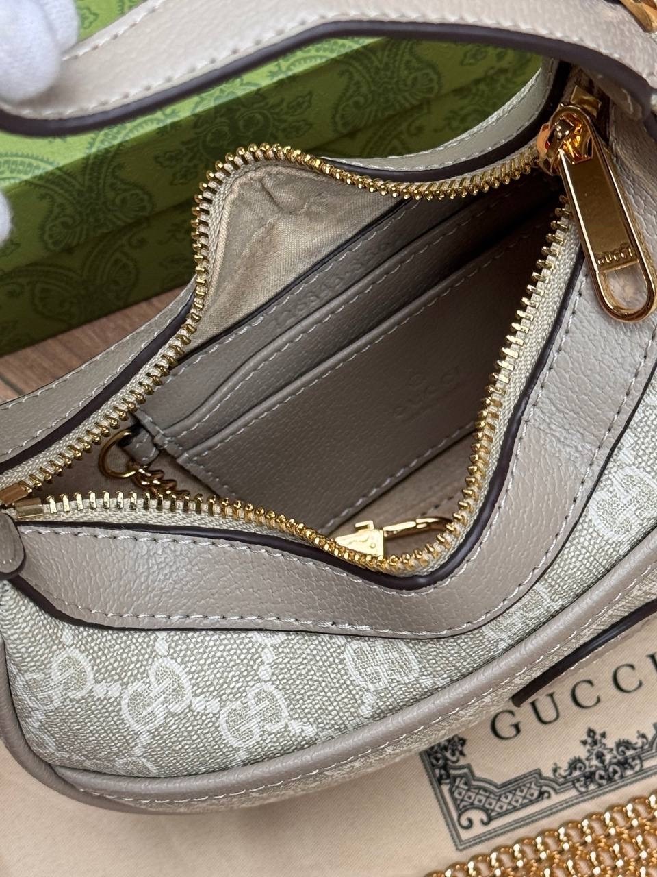 gucci сумка,женская сумка gucci,gucci сумка на плечо полумесяц,сумка через плечо gucci,сумка через плечо простая и стильная gucci