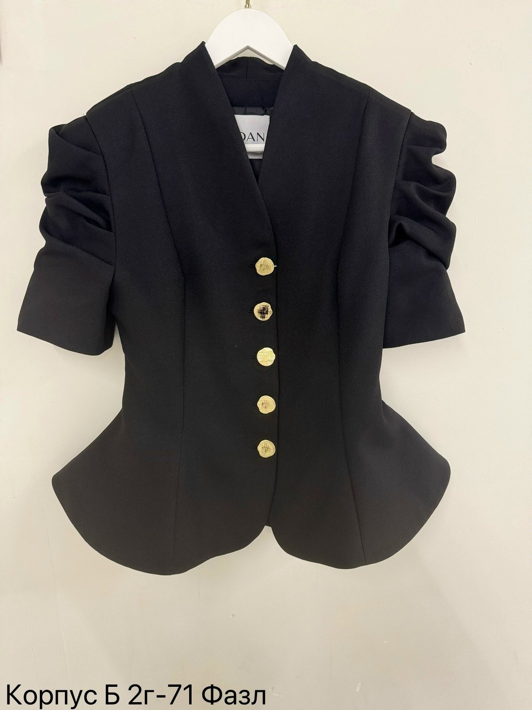 приталенный жакет,брючный костюм,жакет,женская блузка,элегантная женская блузка