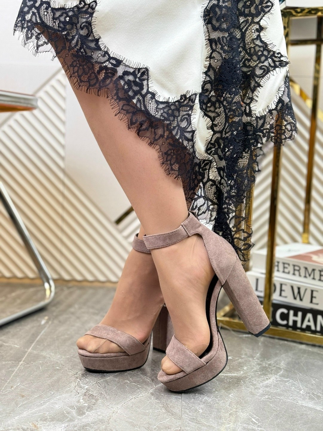 босоножки на каблуках,босоножки женские,замшевые босоножки,босоножки на высоком,стильные босоножки