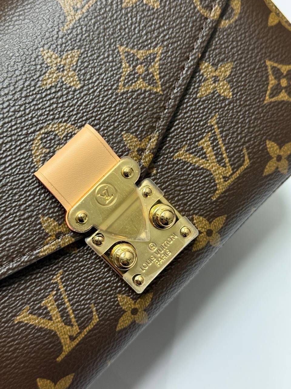 сумка pochette metis east west louis vuitton,louis vuitton сумка,женская сумка louis vuitton,сумка louis vuitton pochette metis east west коричневая,женская сумка на плечо louis vuitton