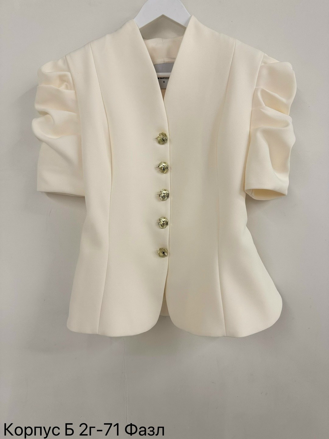 приталенный жакет,брючный костюм,жакет,женская блузка,элегантная женская блузка