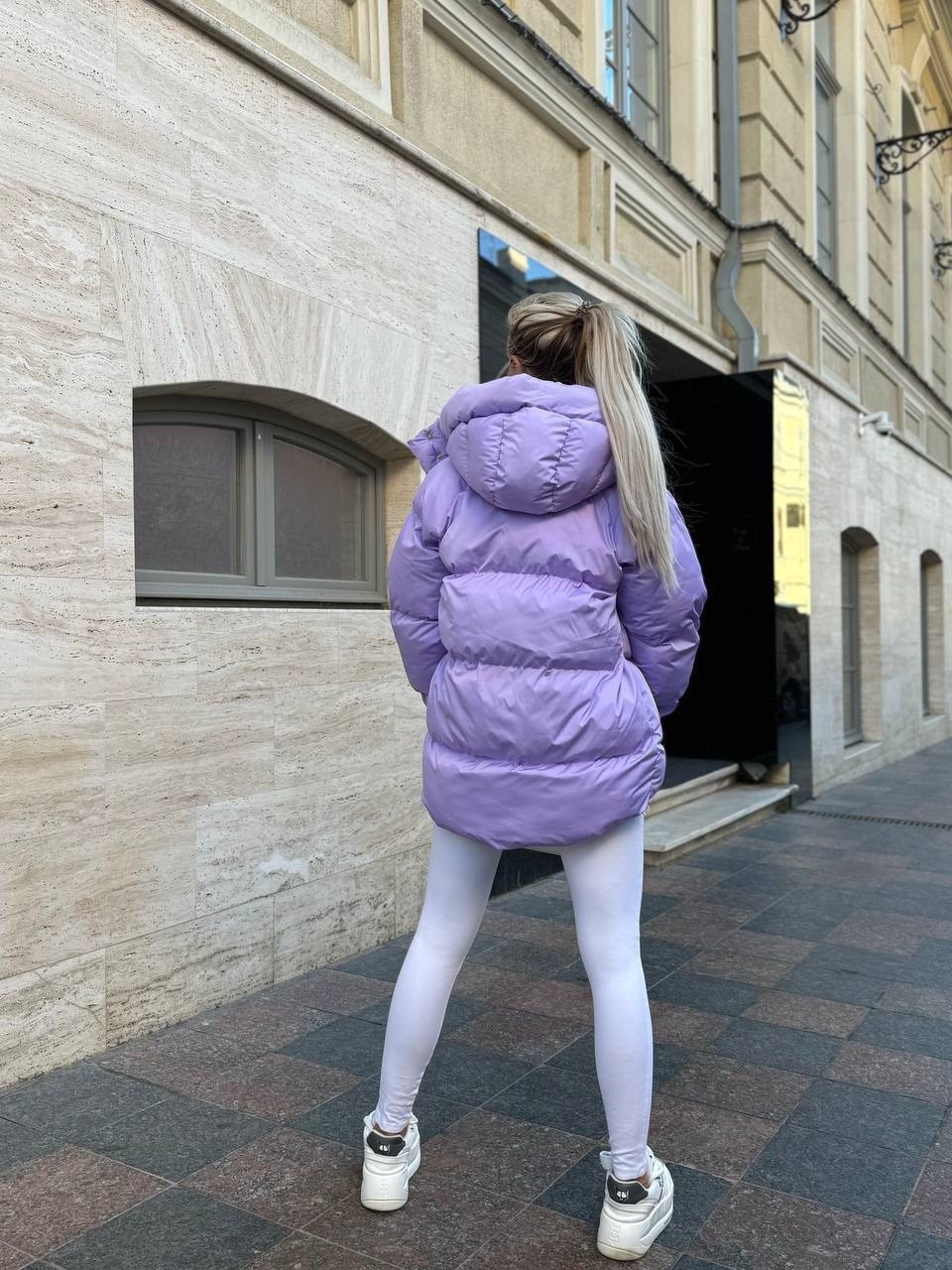 пуховик дутый женский модный,дутый пуховик женский,женский пуховик с капюшоном,пуховик фиолетового цвета,сиреневый цвет куртки