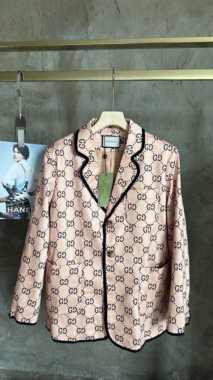 костюм женский брючный gucci bms-22840,костюм в пижамном стиле,костюм женский брючный gucci,гуччи костюм женский,костюм луи виттон женский