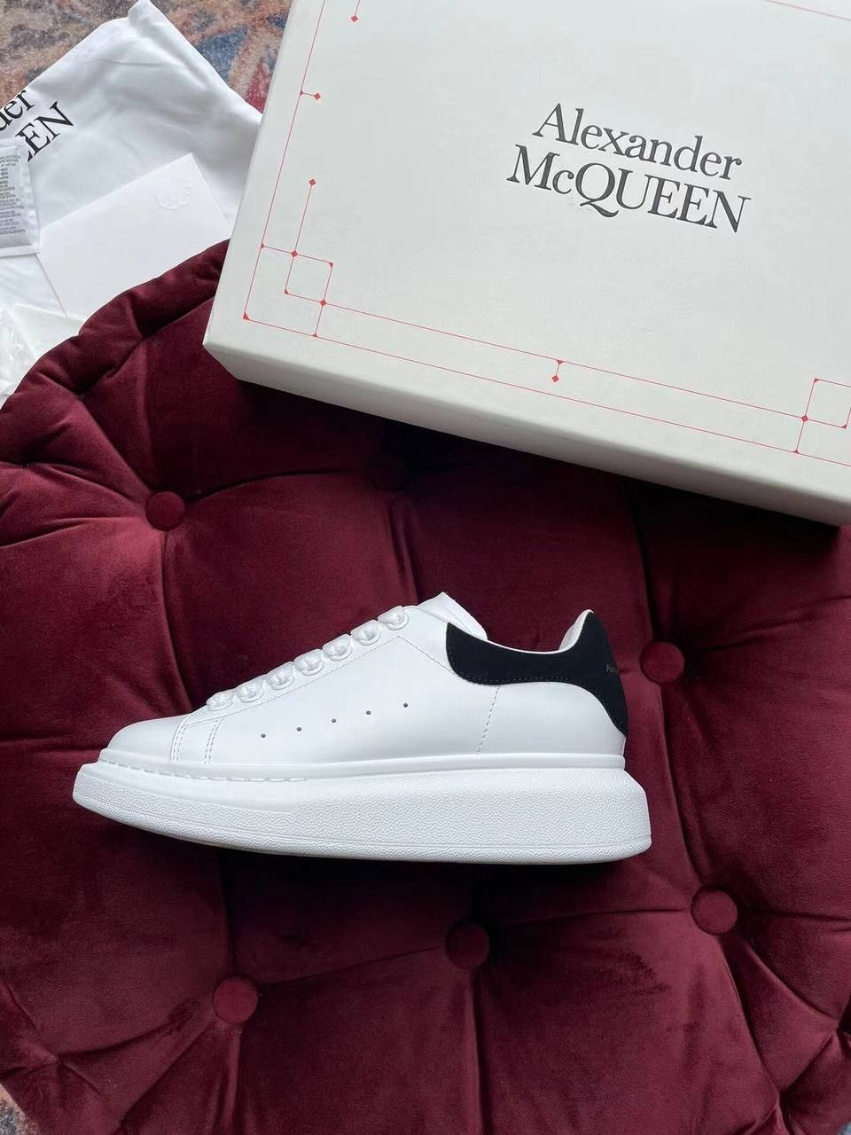 alexander mcqueen black & white oversized sneakers,women alexander mcqueen oversized sneaker white black,alexander mcqueen oversized sneakers,кроссовки alexander mcqueen,кроссовки alexander mcqueen ov