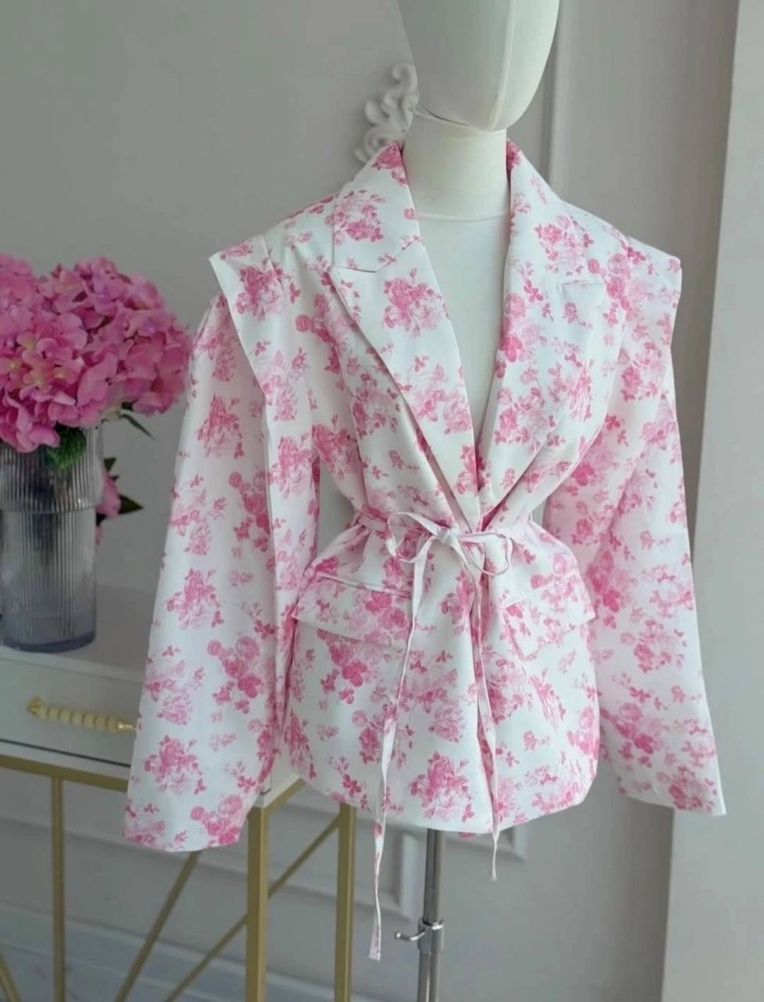 пиджак оверсайз с цветочным принтом leroy style,женский пиджак,пиджак оверсайз в цветочек marysh collection,пиджак,пиджак розовый