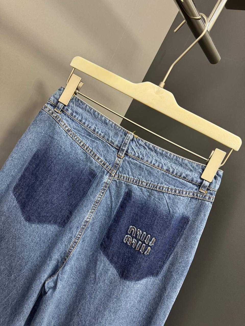 джинсы широкий,джинсы модные,джинсовая куртка,джинсовые костюмы