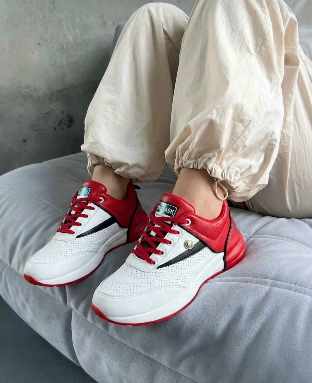 женские кроссовки,,кроссовки для женщин,модные кроссовки,стильные кроссовки