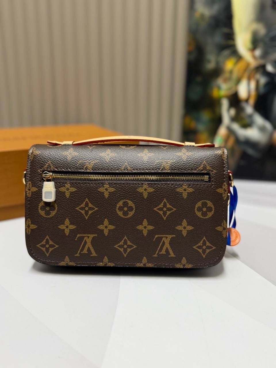 сумка pochette metis east west louis vuitton,louis vuitton сумка,женская сумка louis vuitton,сумка louis vuitton pochette metis east west коричневая,женская сумка на плечо louis vuitton