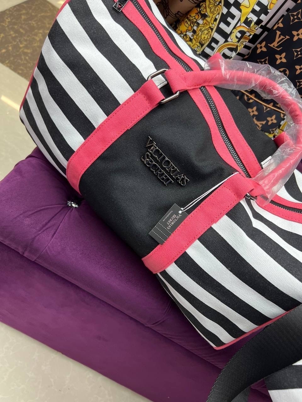 спортивная сумка виктория сикрет,сумка виктория сикрет в полоску,спортивная сумка,спортивная женская сумка,сумки для фитнеса