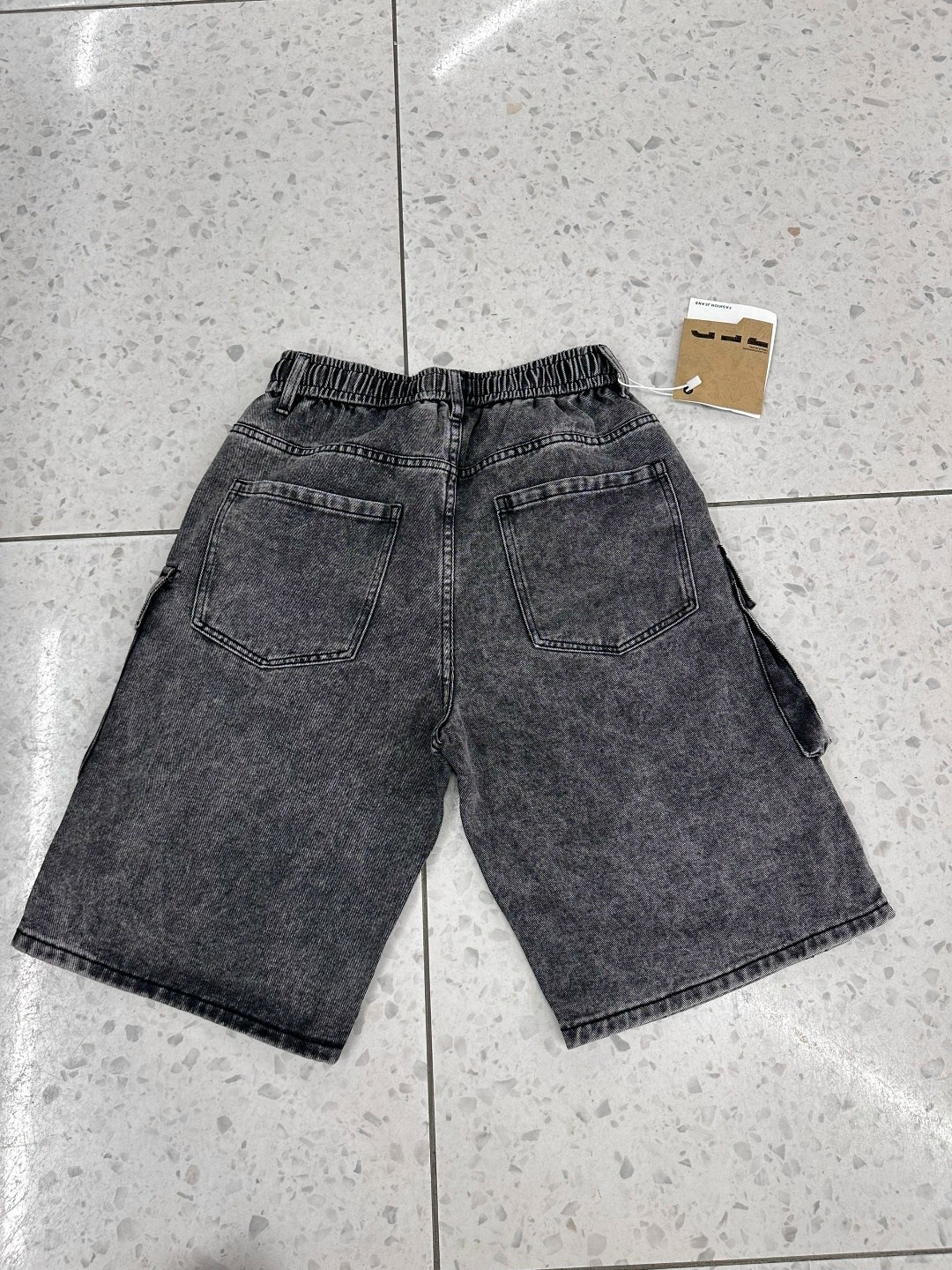 шорты мужские,шорты мужские джинсовые,шорты мужские джинсовые с накладными карманами,повседневные шорты,джинсовые шорты карго