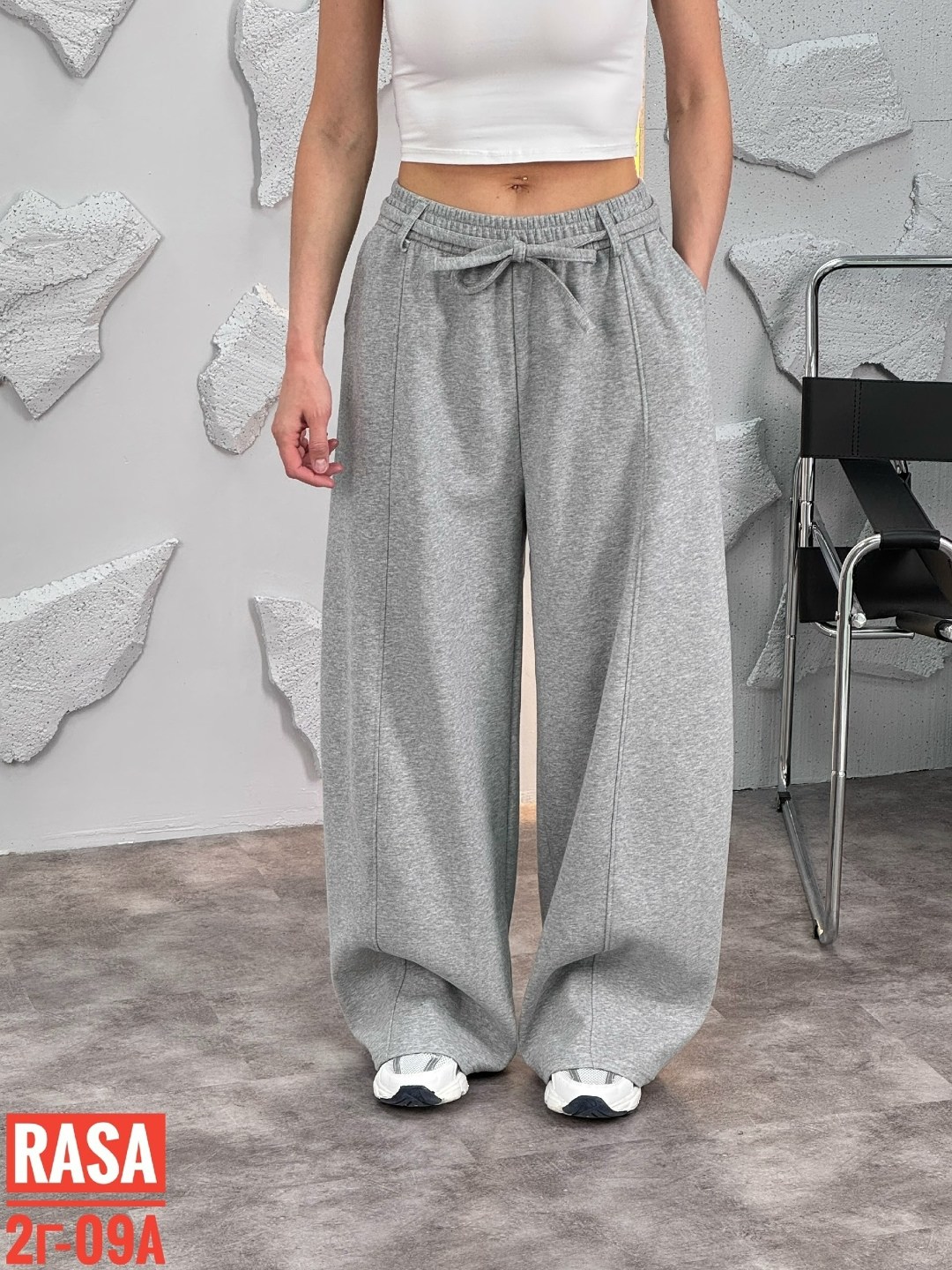 широкие брюки с кулиской на талии dazy серый,штаны женские спортивные широкие,женские серые широкие спортивные штаны,брюки спортивные,спортивные брюки широкие