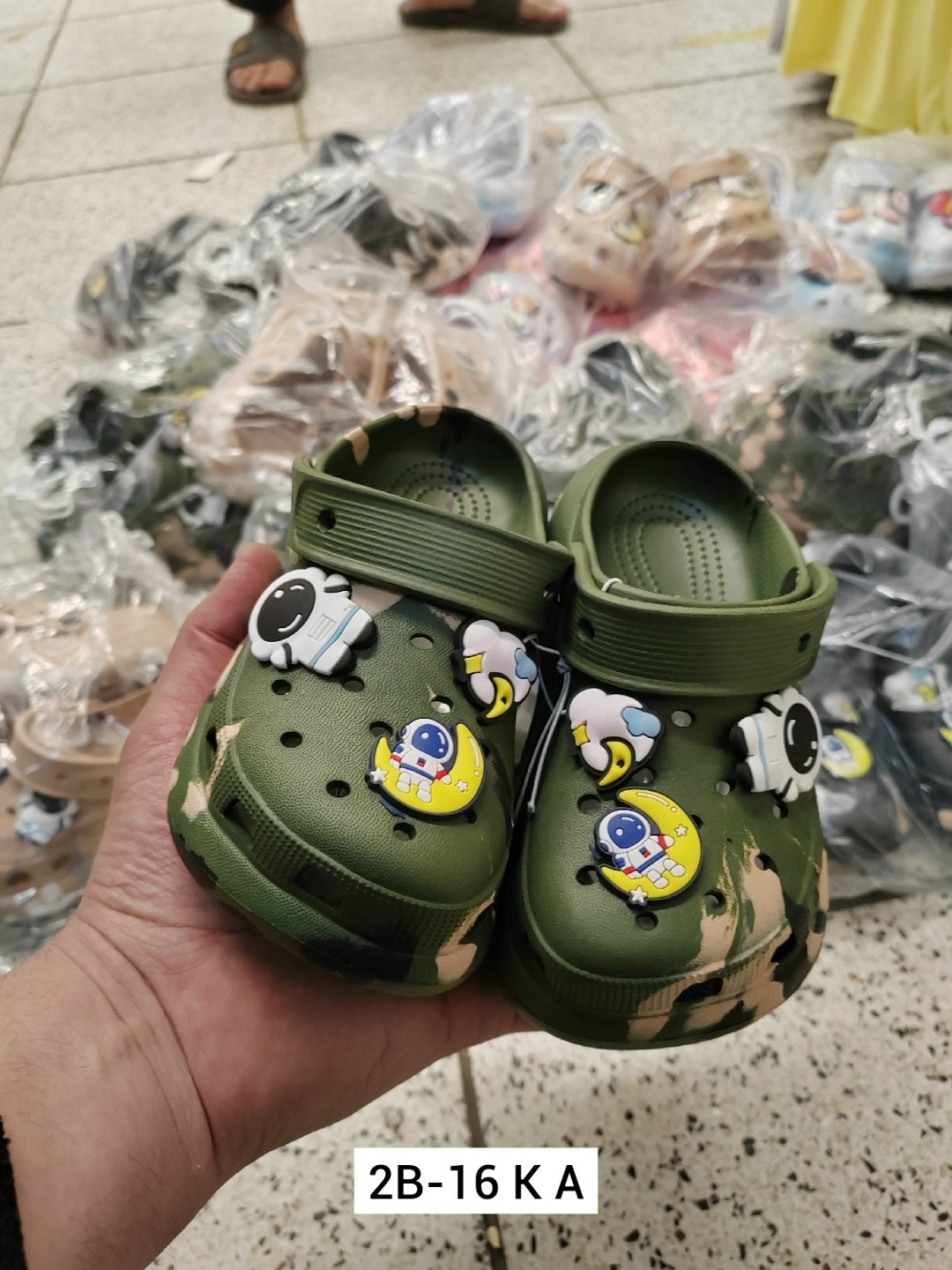 обувь,crocs baya seasonal printed clog,детские кроксы,резиновая обувь,crocs classic clog