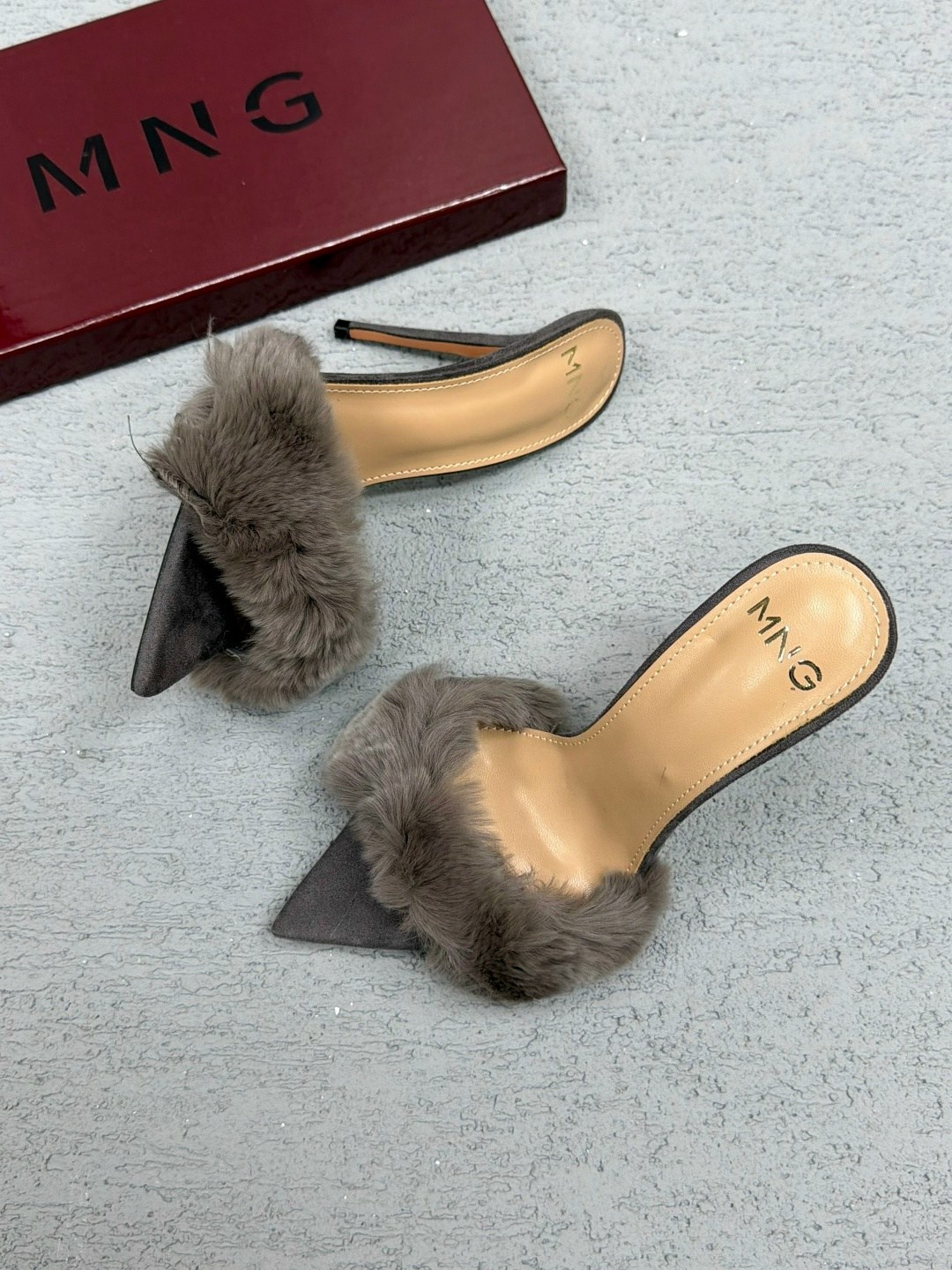 босоножки с мехом на каблуке,,меховые туфли,босоножки с мехом,меховые тапочки