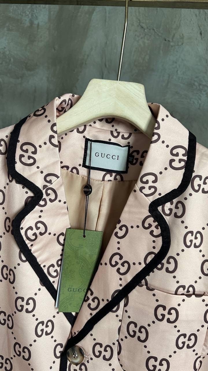 костюм женский брючный gucci bms-22840,костюм в пижамном стиле,костюм женский брючный gucci,гуччи костюм женский,костюм луи виттон женский