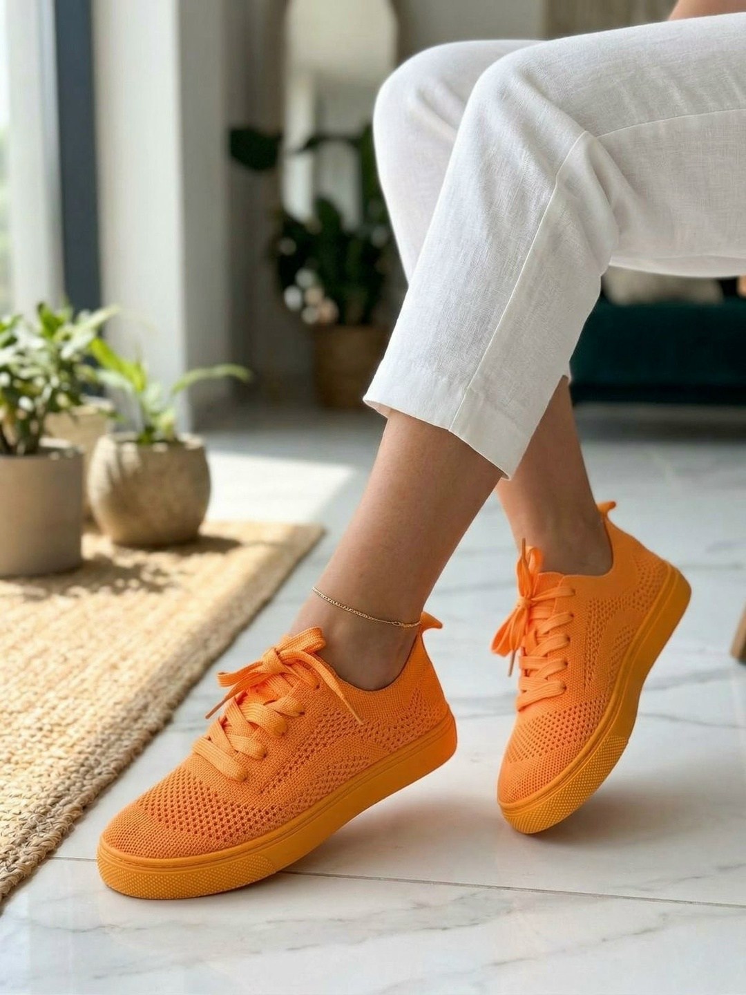 ,оранжевые кроссовки,кроссовки женскиe,кроссовки с оранжевой подошвой,спортивная
