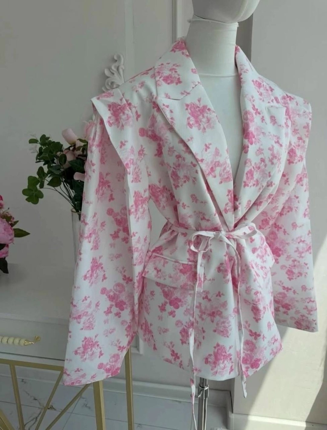 пиджак оверсайз с цветочным принтом leroy style,женский пиджак,пиджак оверсайз в цветочек marysh collection,пиджак,пиджак розовый