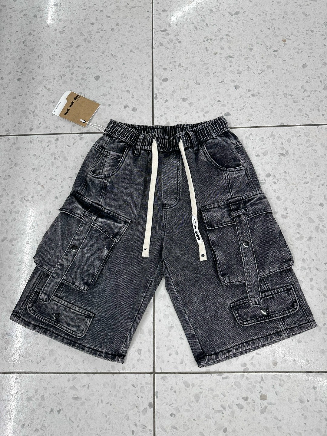 шорты мужские,шорты мужские джинсовые,шорты мужские джинсовые с накладными карманами,повседневные шорты,джинсовые шорты карго