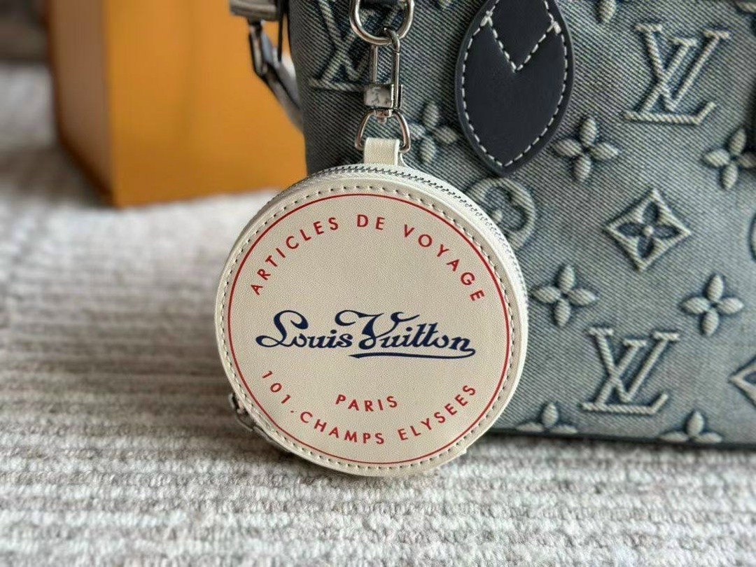 louis vuitton сумка на плечо,cумка louis vuitton,louis vuitton женская сумка,сумка louis vuitton джинсовая,louis vuitton сумка на плечо тоут