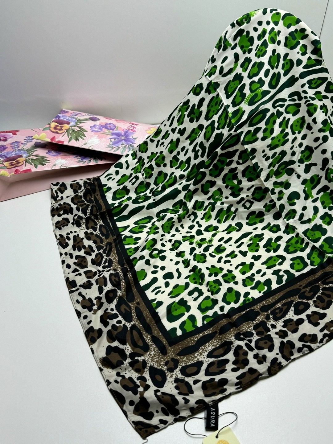 платки шелковые,платок леопардовый,платки женские,шарф платок женский,платки и шарфы