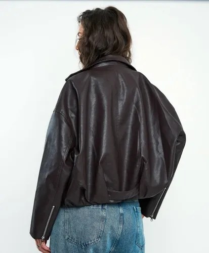 куртка кожаная женская,косуха оверсайз,кожаная куртка женская демисезонная,кожаный бомбер оверсайз,кожаный бомбер