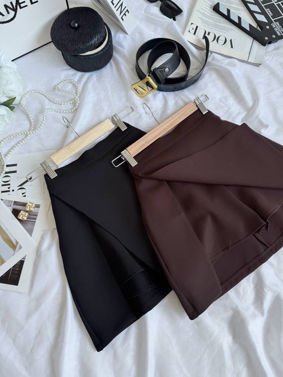 костюм с юбкой,костюм с юбкой и топом,женские костюмы с юбкой,мини-юбка с разрезом,костюм с шортами